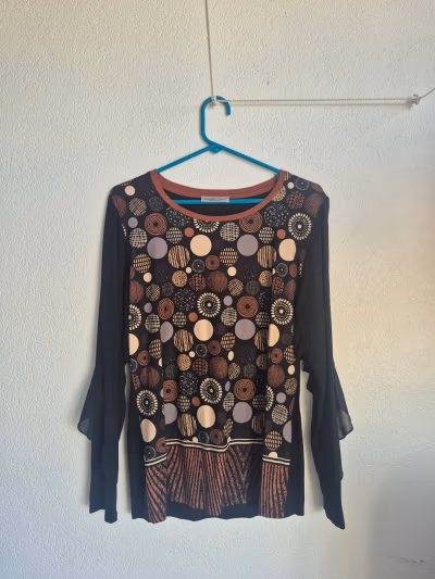 Jennifer Close printed long-sleeve top by Jennifer Close — pre-loved on Thrifted.mt
