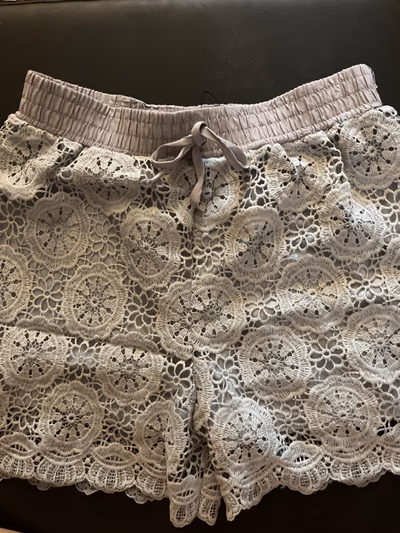 Floral lace drawstring shorts by Miss kimery — pre-loved on Thrifted.mt