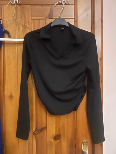 Black Long Sleeved Ribbed Top by SHEIN — pre-loved on Thrifted.mt