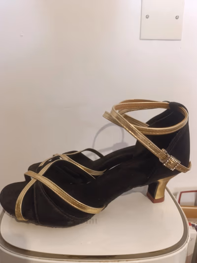 Women’s Black Latin Dance Shoes — pre-loved on Thrifted.mt