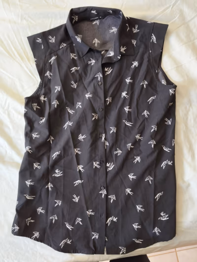Calliope Sleeveless Bird Print Shirt by Calliope — pre-loved on Thrifted.mt