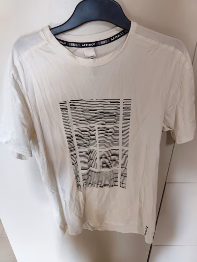 White top — pre-loved on Thrifted.mt