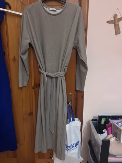 Long Sleeved Belted Midi Dress by Papaya — pre-loved on Thrifted.mt