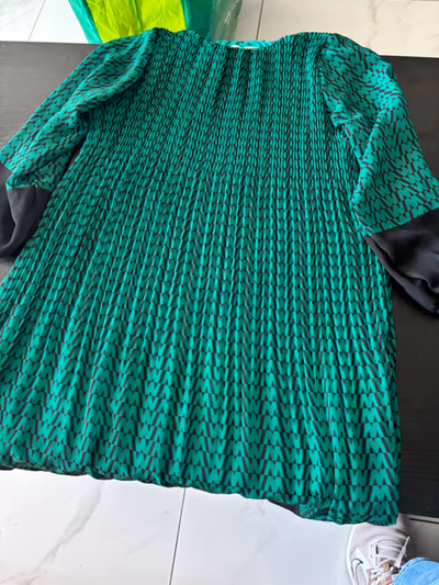 Green dress size M/L — pre-loved on Thrifted.mt