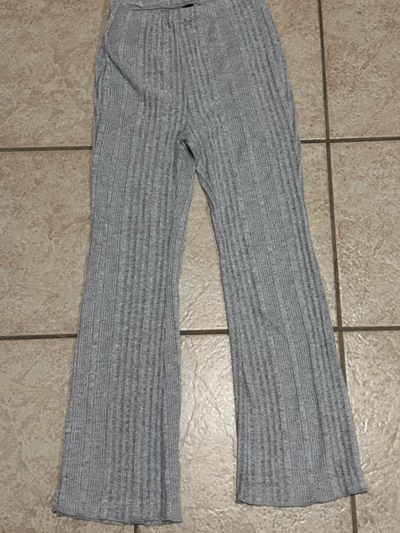 Pantalones anchos de canalé gris by SHEIN — pre-loved on Thrifted.mt