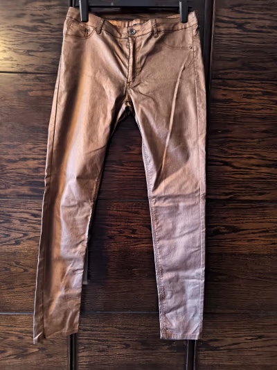 Metallic bronze skinny trousers by H&M — pre-loved on Thrifted.mt