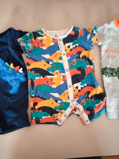 Baby dinosaur print rompers set by Mothercare — pre-loved on Thrifted.mt
