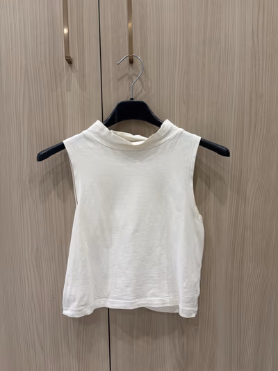 Cream Sleeveless Mock Neck Top — pre-loved on Thrifted.mt