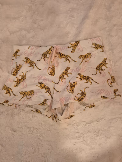 Leopard print lounge shorts by Manguun — pre-loved on Thrifted.mt