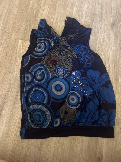 Desigual sleeveless blue patterned top by Desigual — pre-loved on Thrifted.mt