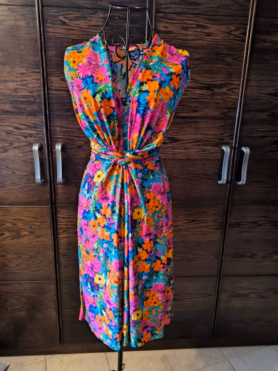 Vibrant floral print midi dress by Beldadd — pre-loved on Thrifted.mt