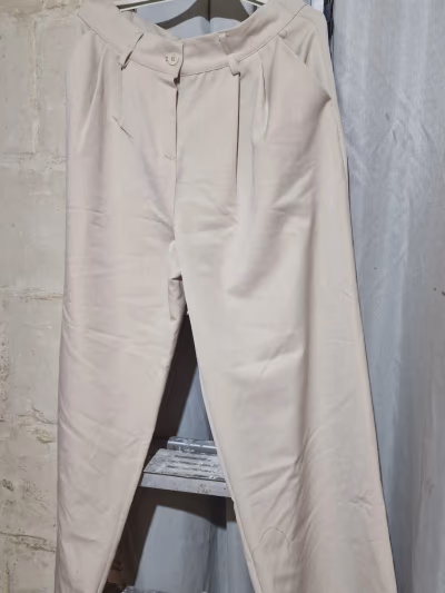 Pleated Beige Wide Leg Trousers — pre-loved on Thrifted.mt