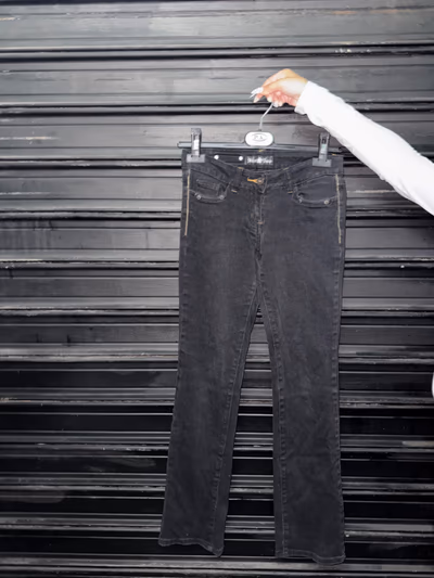 Jeans slim fit neri ricamati by Miss Two — pre-loved on Thrifted.mt