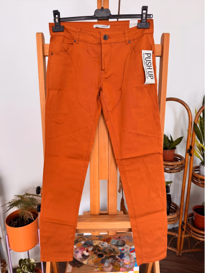 Pantalones ajustados push-up Calliope NUEVOS con ETIQUETAS by Calliope — pre-loved on Thrifted.mt