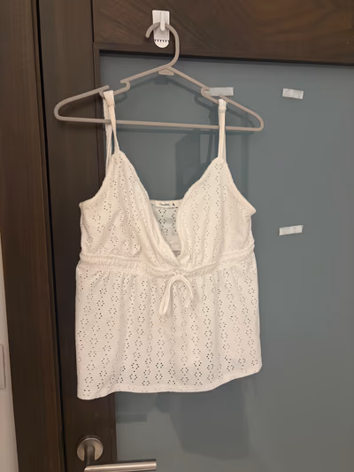 White Broderie Anglaise Cami Top by Terranova — pre-loved on Thrifted.mt