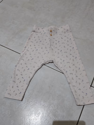 Baby Floral Ribbed Leggings by Kiabi — pre-loved on Thrifted.mt
