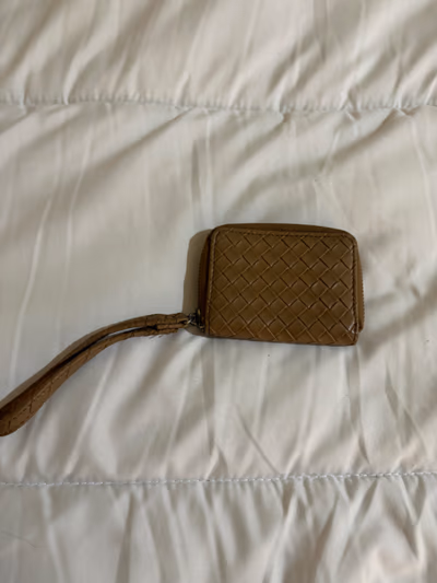 Borsa a tracolla in tessuto color cuoio con chiusura a zip — pre-loved on Thrifted.mt