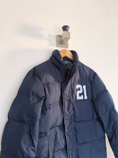 Chaqueta acolchada azul marino vintage — pre-loved on Thrifted.mt
