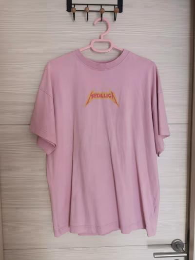 Powder pink Metallica T-shirt h&m size M by H&M — pre-loved on Thrifted.mt
