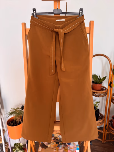 Pantalones anchos marrones de Pull&Bear by Pull&Bear — pre-loved on Thrifted.mt