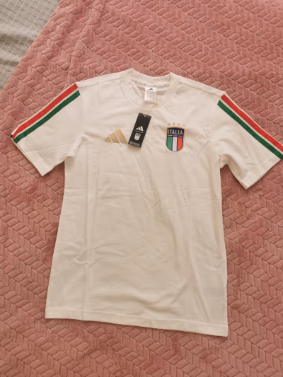 Camiseta de fútbol Adidas Italia by Adidas — pre-loved on Thrifted.mt