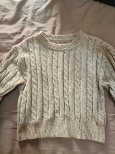 Cable knit cropped jumper — pre-loved on Thrifted.mt