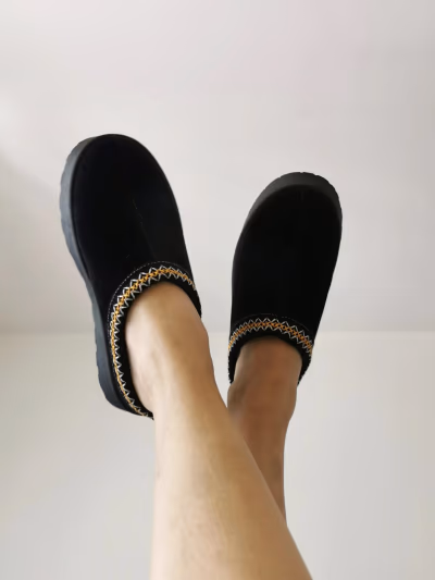 Black platform slip-on mules — pre-loved on Thrifted.mt