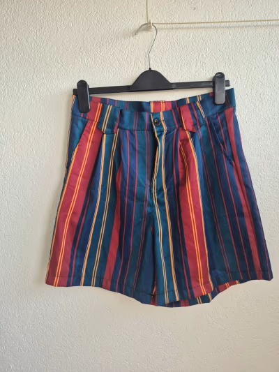 Striped high-waisted tailored shorts — pre-loved on Thrifted.mt
