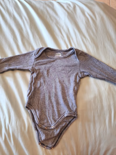 striped long-sleeve baby bodysuit by Kiabi — pre-loved on Thrifted.mt