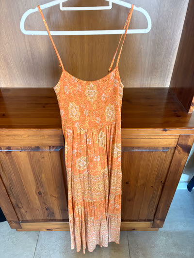 Billabong tiered printed maxi dress by Billabong — pre-loved on Thrifted.mt