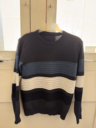 Blue and White Jumper — pre-loved on Thrifted.mt