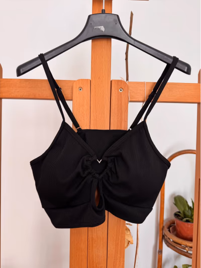 Black ribbed heart crop top — pre-loved on Thrifted.mt