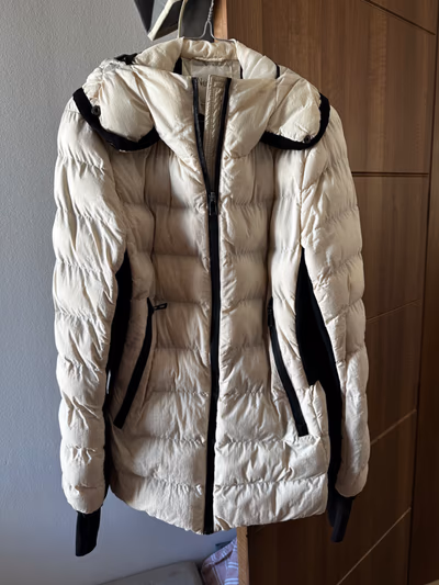 Women’s Hooded Puffer Jacket / Winter Coat — pre-loved on Thrifted.mt