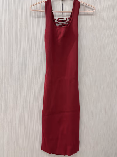 Red dress — pre-loved on Thrifted.mt