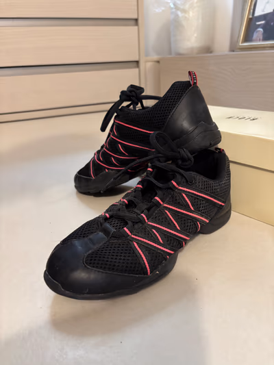 Bloch Split Sole Dance Sneakers (UK Size 6) by Bloch — pre-loved on Thrifted.mt