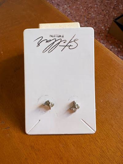 Jewellery Crystal Stud Earrings — pre-loved on Thrifted.mt