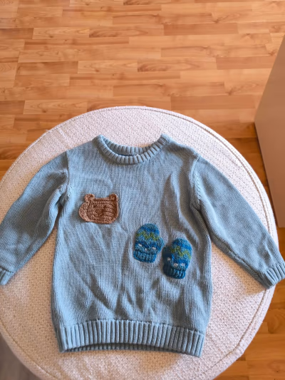 Baby blue bear knit jumper by Sfera — pre-loved on Thrifted.mt
