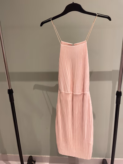 Pink Pleated Petite Dress by boohoo — pre-loved on Thrifted.mt