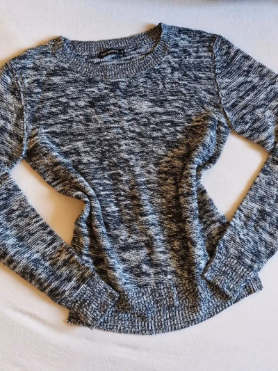 Suéter Terranova em malha mesclada by Terranova — pre-loved on Thrifted.mt