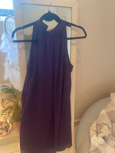 Vestido sin mangas de cuello alto color ciruela — pre-loved on Thrifted.mt