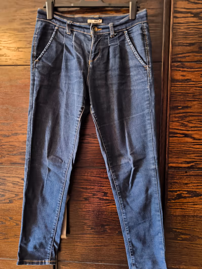 Dorothy Perkins Dark Wash Jeans by Dorothy Perkins — pre-loved on Thrifted.mt