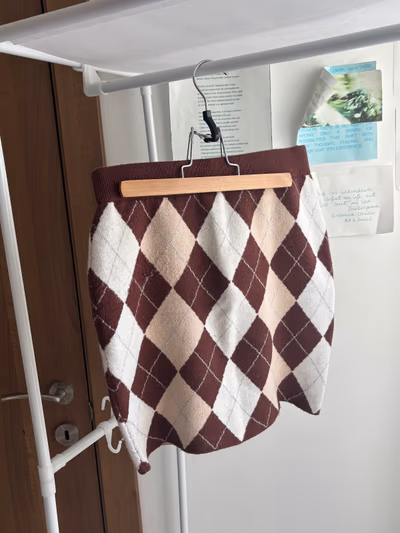 Brown Cream Argyle Knit Skirt by Motel — pre-loved on Thrifted.mt