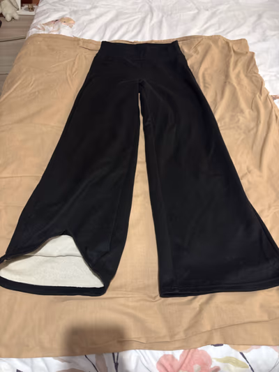 Black Wide Leg Trousers — pre-loved on Thrifted.mt