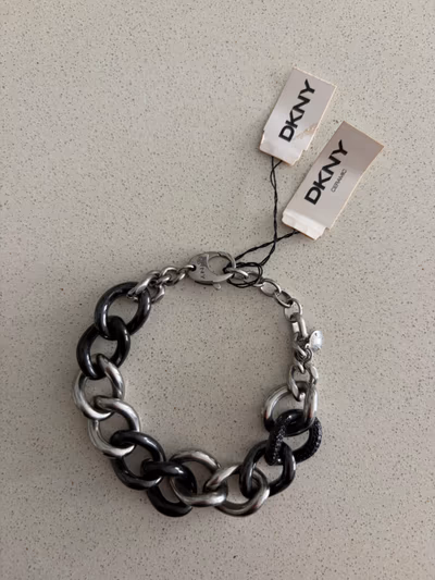 DKNY link chain bracelet by DKNY — pre-loved on Thrifted.mt