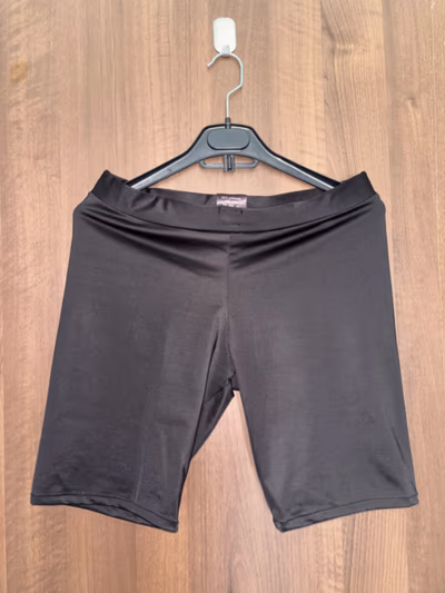 Black cycling shorts — pre-loved on Thrifted.mt
