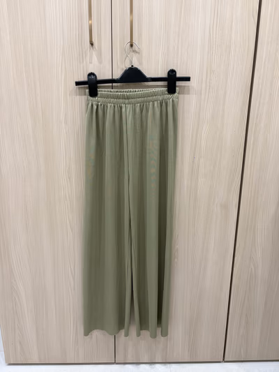 Olive Green Wide Leg Trousers — pre-loved on Thrifted.mt