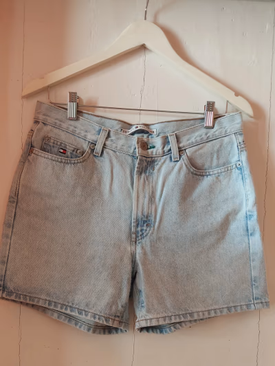 Tommy Hilfiger light denim shorts by Tommy Hilfiger — pre-loved on Thrifted.mt