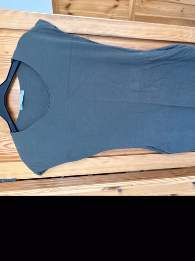 Top/minivestido verde oliva by Zuiki BASIK — pre-loved on Thrifted.mt