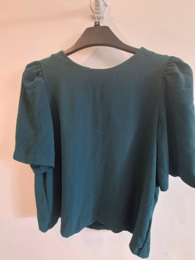 Green puff-sleeve textured top by H&M — pre-loved on Thrifted.mt