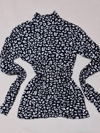 Black white animal print top by Pretty Little Things — pre-loved on Thrifted.mt